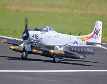 Seagull A-1 Skyraider 220cm Grey radiostyrt warbird flygplan balsa RC modell